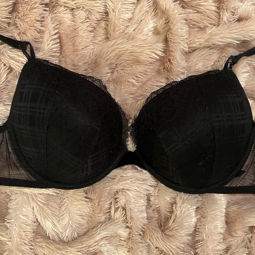Victoria Secret Push Up Black 34DD Lace slight plaid detail EUC! GORGEOUS!!